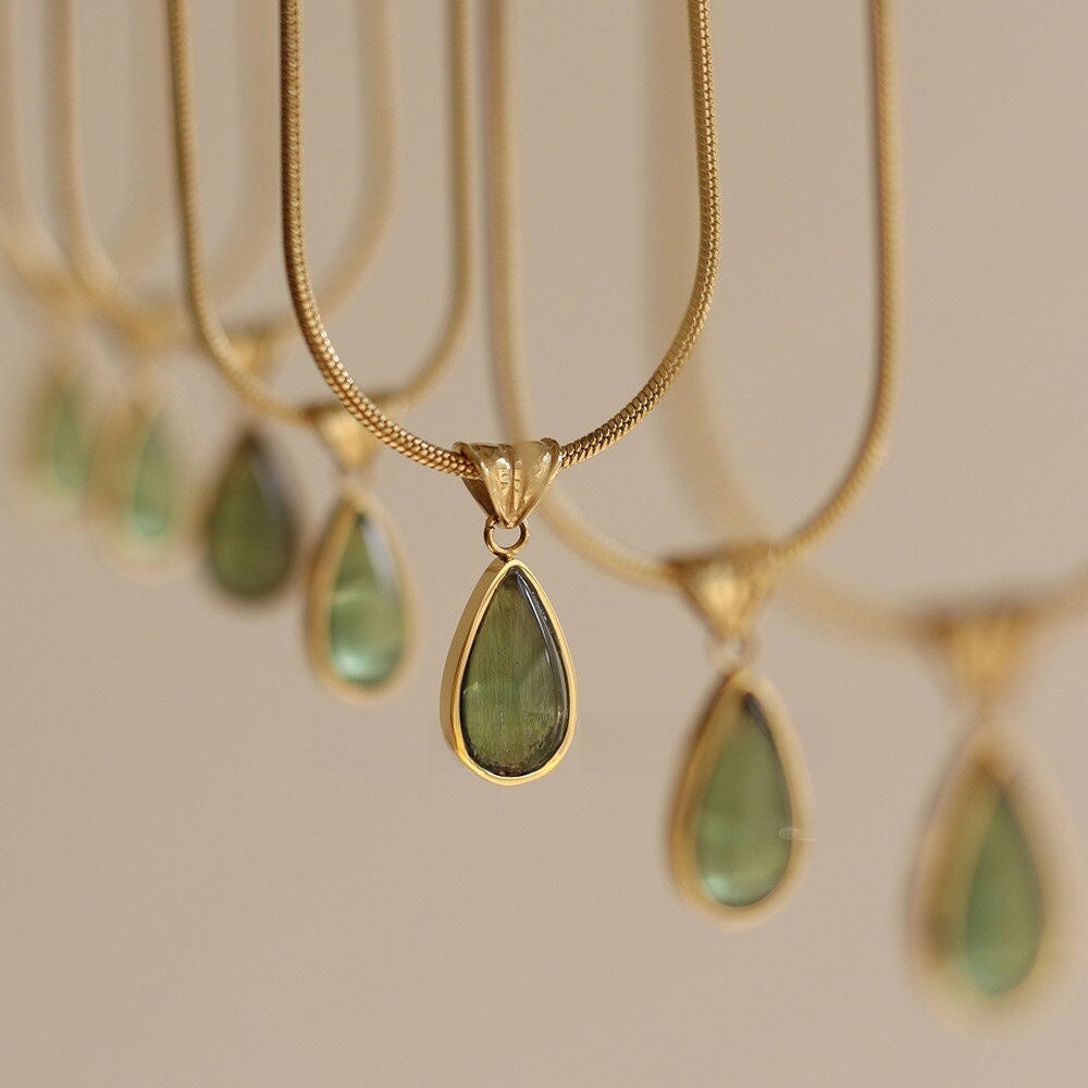 Vintage Water-Drop Pendant Necklace